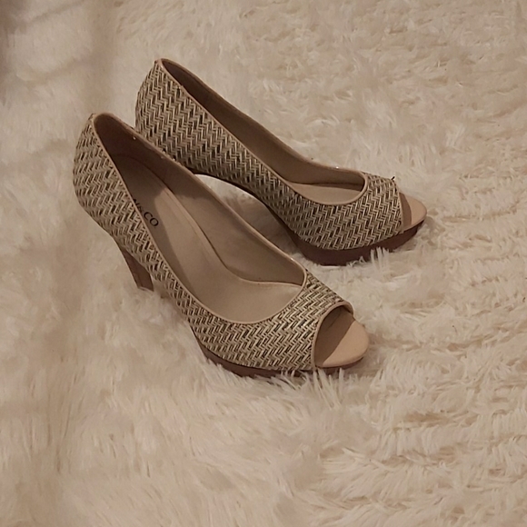 open toe heeled sandals - Picture 1 of 2